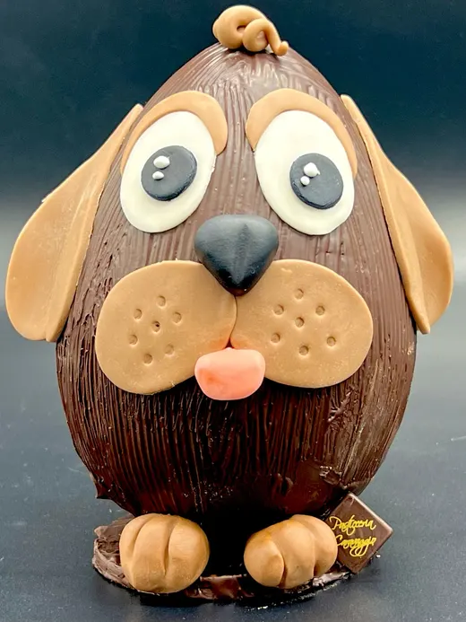 Uovo di cioccolato a forma di cagnolino